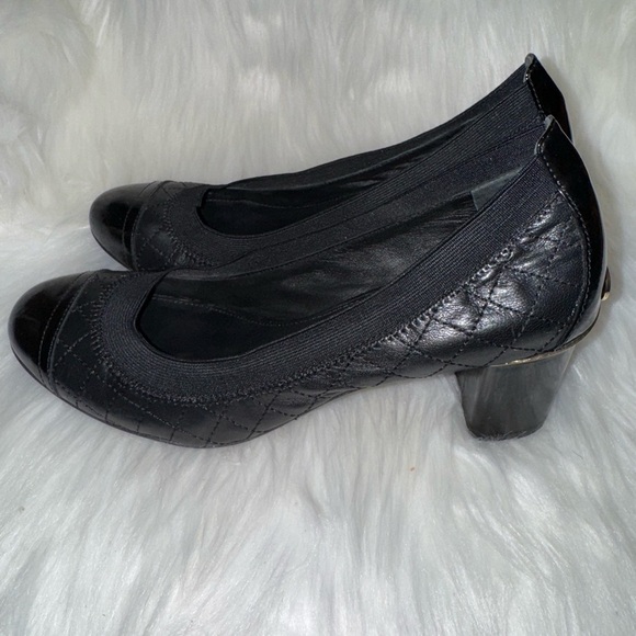 TORY BURCH shoe black quilted pumps gold logo cap toe shoes size 8.5 pump - Picture 2 of 10